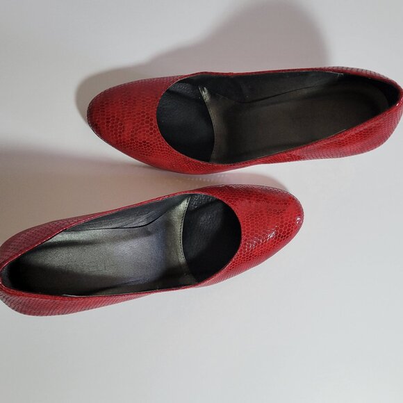 Vaneli Womens Red Heels Size 9 Pumps Snakeskin Udex 3" Round Almond Toe Shoes - Picture 2 of 4